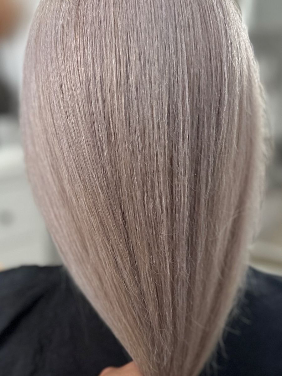 Dlhé popolavo blond vlasy, detail